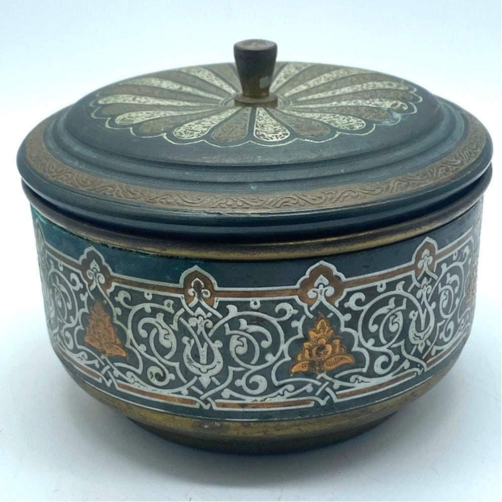 Vintage Etched Brass Trinket Box Inlaid Mixed‎ Metal Lidded global,Damascene